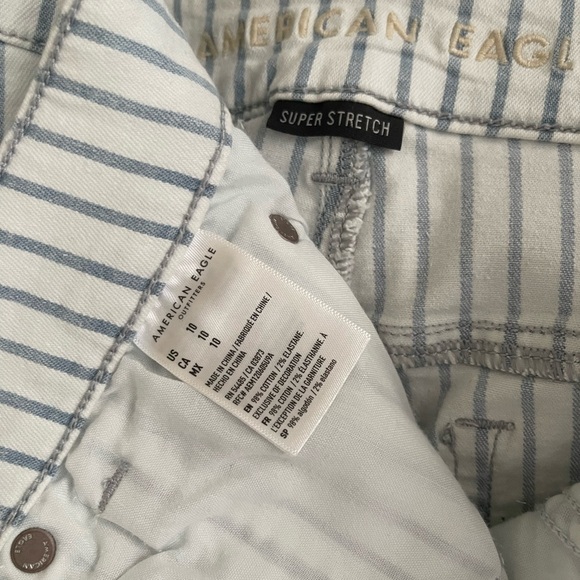 American Eagle - Size 10 - White and Blue Striped Short - Picture 2 of 3